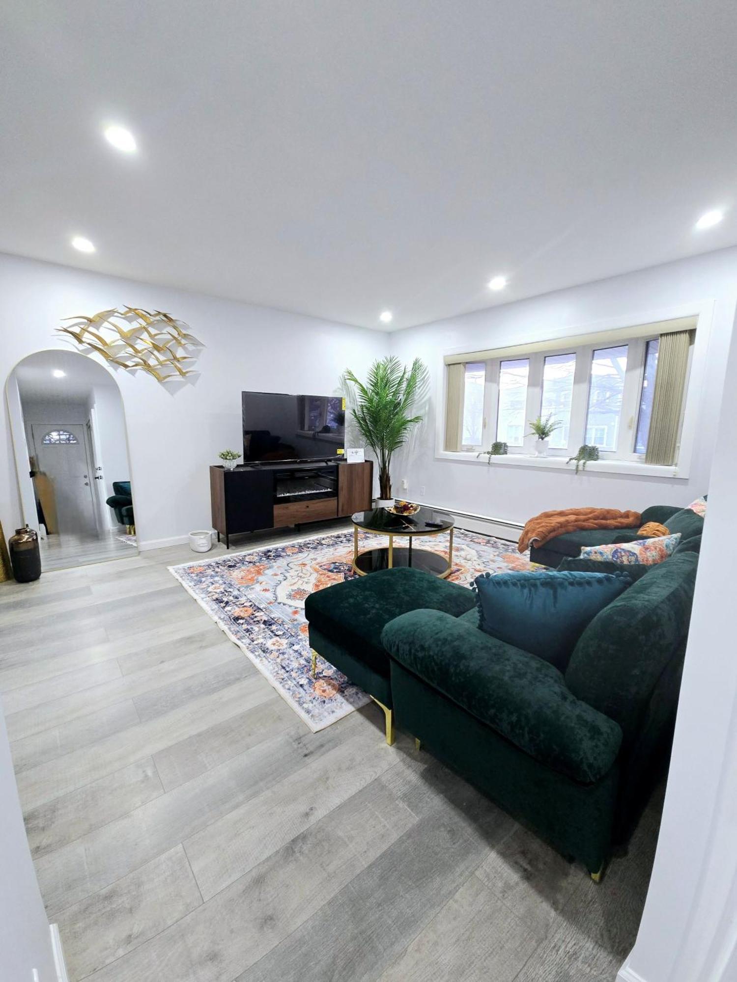 Ally's Away Homestay New York